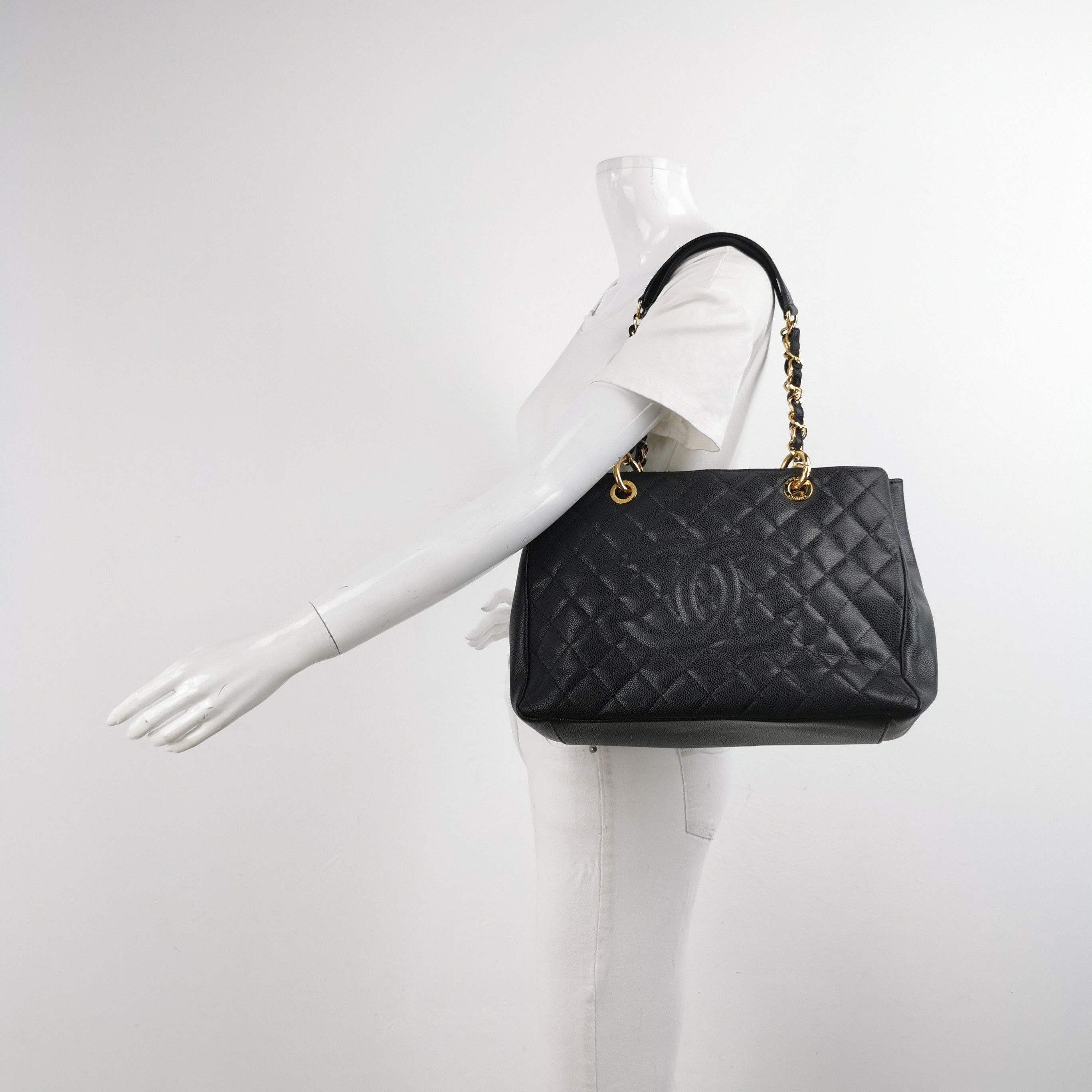 Chanel Chanel Women os Shoulder Bags Size ONE SIZE - 2 Thumbnail