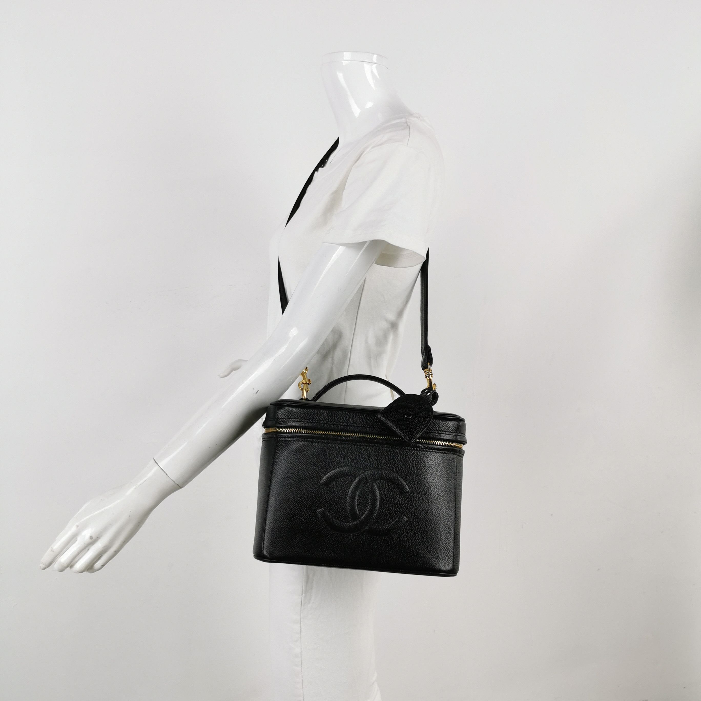Chanel Chanel Women os Crossbody Bags Size ONE SIZE - 2 Thumbnail