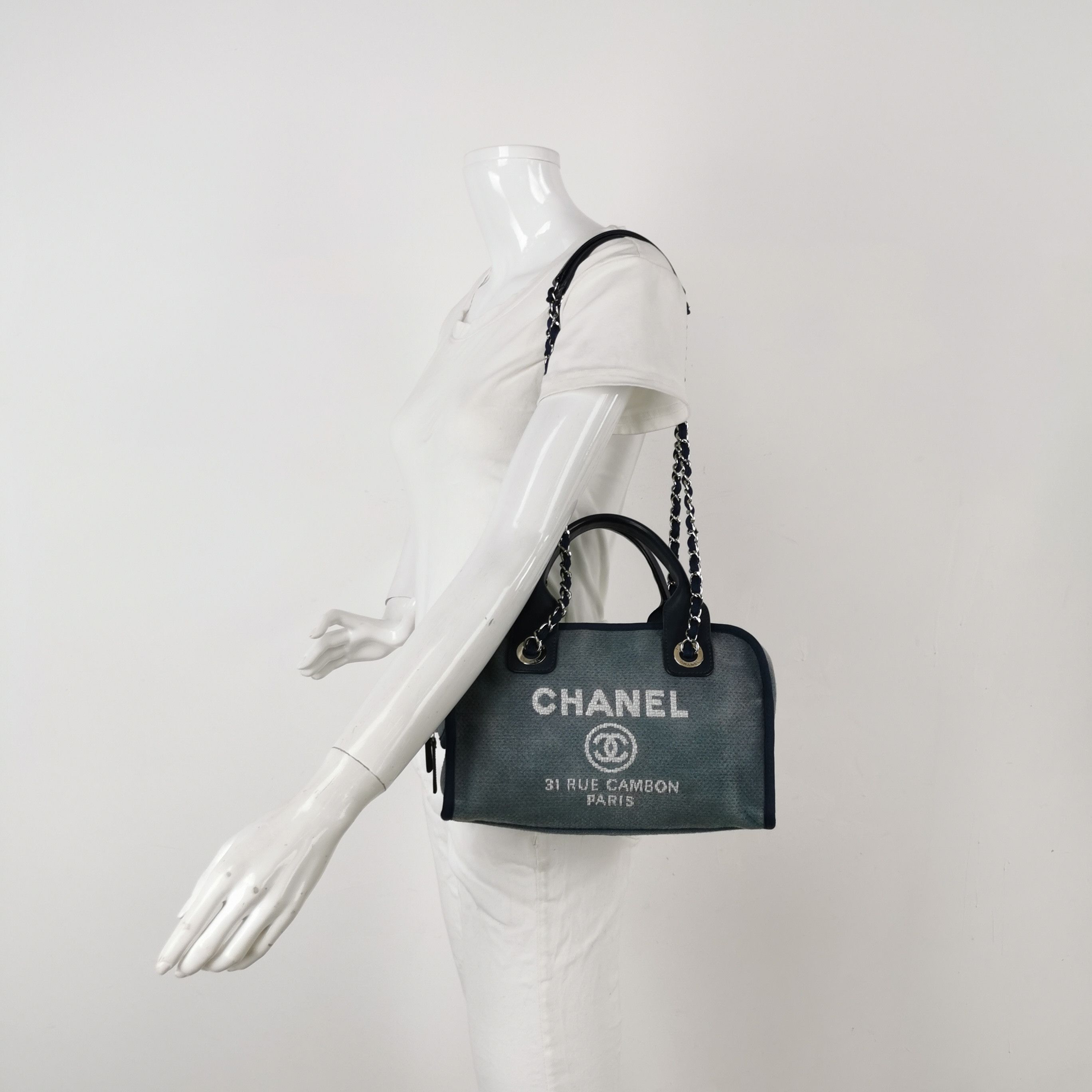 Chanel Chanel Women os Shoulder Bags Size ONE SIZE - 2 Thumbnail