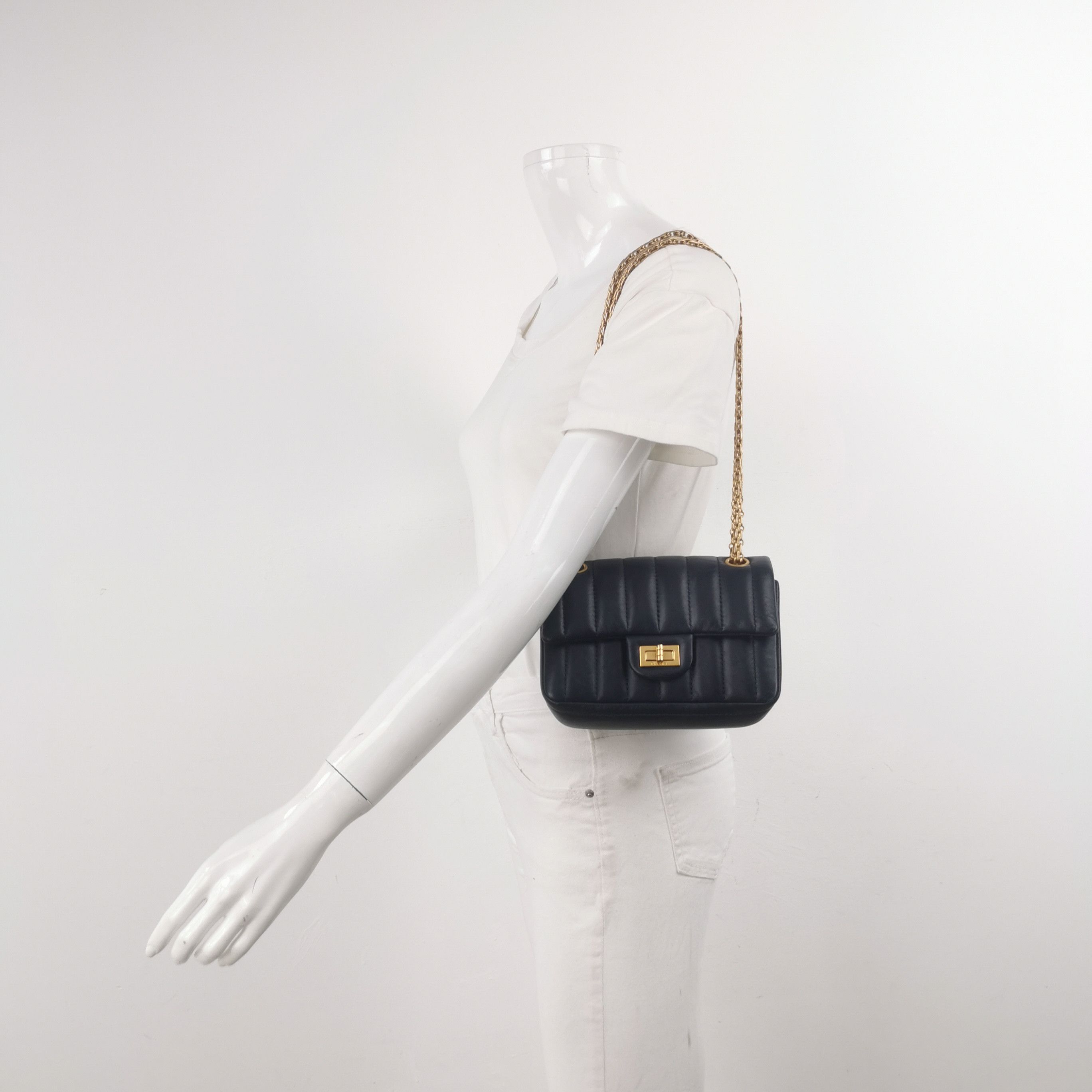 Chanel Chanel Women os Shoulder Bags Size ONE SIZE - 2 Thumbnail