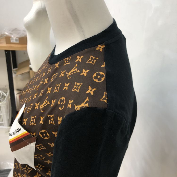 Louis Vuitton Louis Vuitton Monogram Pocket T-Shirt Size S Size US S / EU 44-46 / 1 - 7 Thumbnail