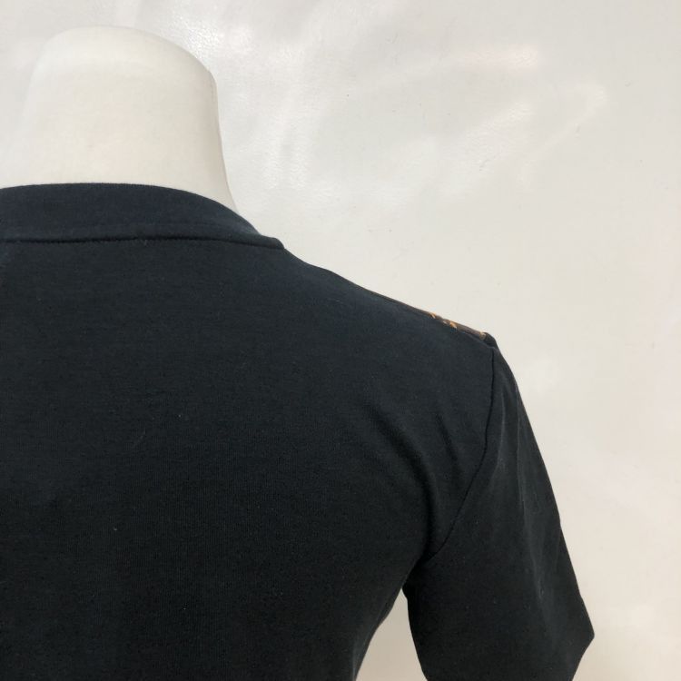 Louis Vuitton Louis Vuitton Monogram Pocket T-Shirt Size S Size US S / EU 44-46 / 1 - 8 Thumbnail