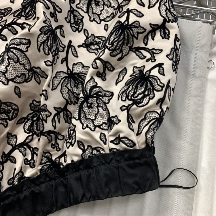 Louis Vuitton Louis Vuitton Floral Silk Mini Skirt Size 38 Size 27" / US 4 / IT 40 - 7 Thumbnail