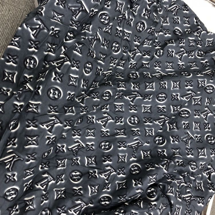 Louis Vuitton Louis Vuitton Monogram Silk Shirt Size S Size US S / EU 44-46 / 1 - 8 Thumbnail
