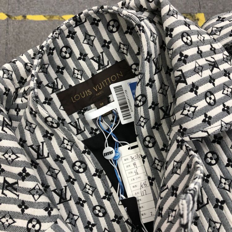 Louis Vuitton Louis Vuitton Monogram Stripe Coat Size 36 Size XS / US 0-2 / IT 36-38 - 5 Thumbnail