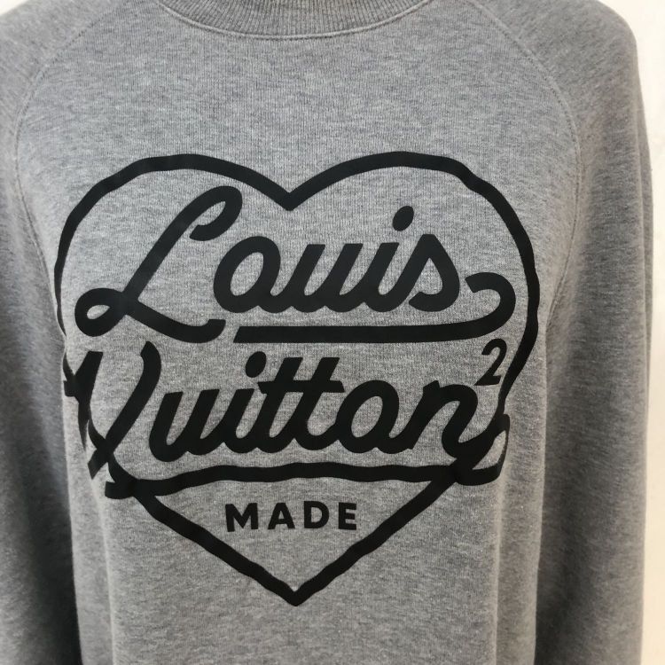 Louis Vuitton Louis Vuitton Heart Logo Sweatshirt Size S Size US S / EU 44-46 / 1 - 6 Thumbnail