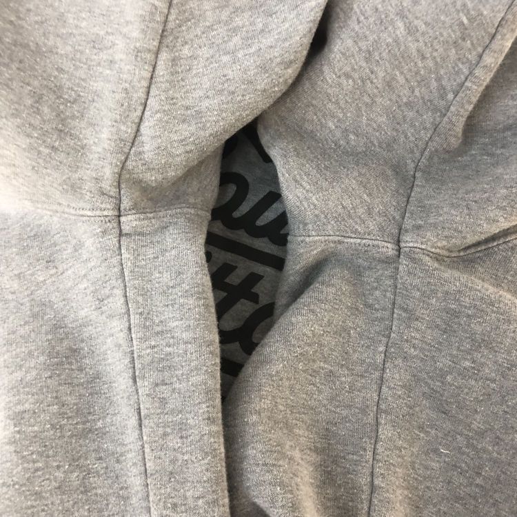 Louis Vuitton Louis Vuitton Heart Logo Sweatshirt Size S Size US S / EU 44-46 / 1 - 10 Thumbnail