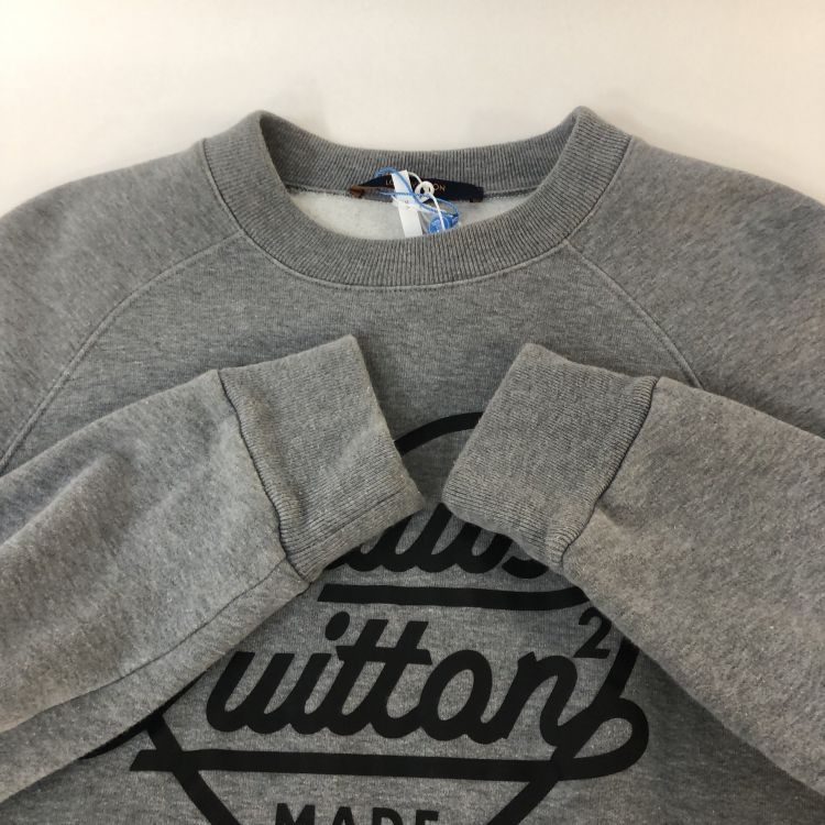 Louis Vuitton Louis Vuitton Heart Logo Sweatshirt Size S Size US S / EU 44-46 / 1 - 9 Thumbnail