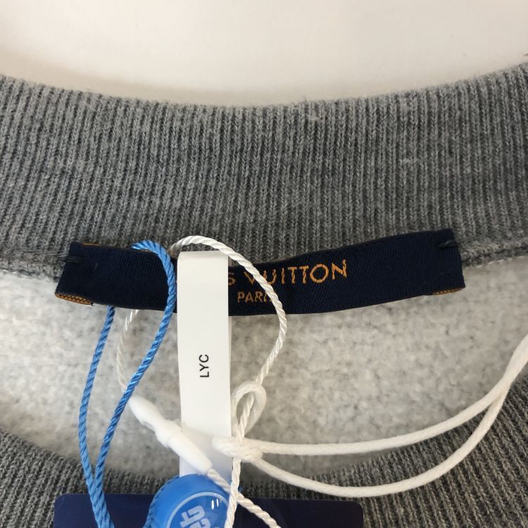 Louis Vuitton Louis Vuitton Heart Logo Sweatshirt Size S Size US S / EU 44-46 / 1 - 3 Thumbnail