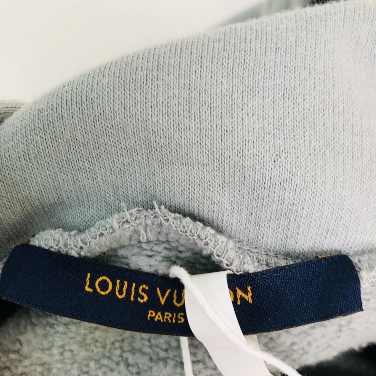 Louis Vuitton Louis Vuitton Embossed Logo Hoodie Size S Size US S / EU 44-46 / 1 - 3 Thumbnail