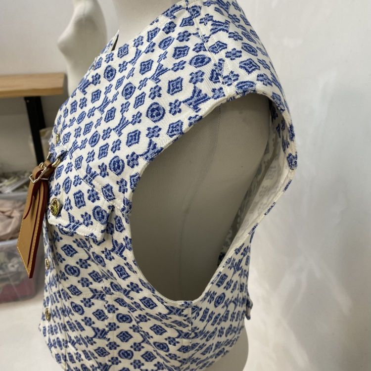 Louis Vuitton Louis Vuitton Monogram Pattern Vest Size 40 Size S / US 4 / IT 40 - 7 Thumbnail