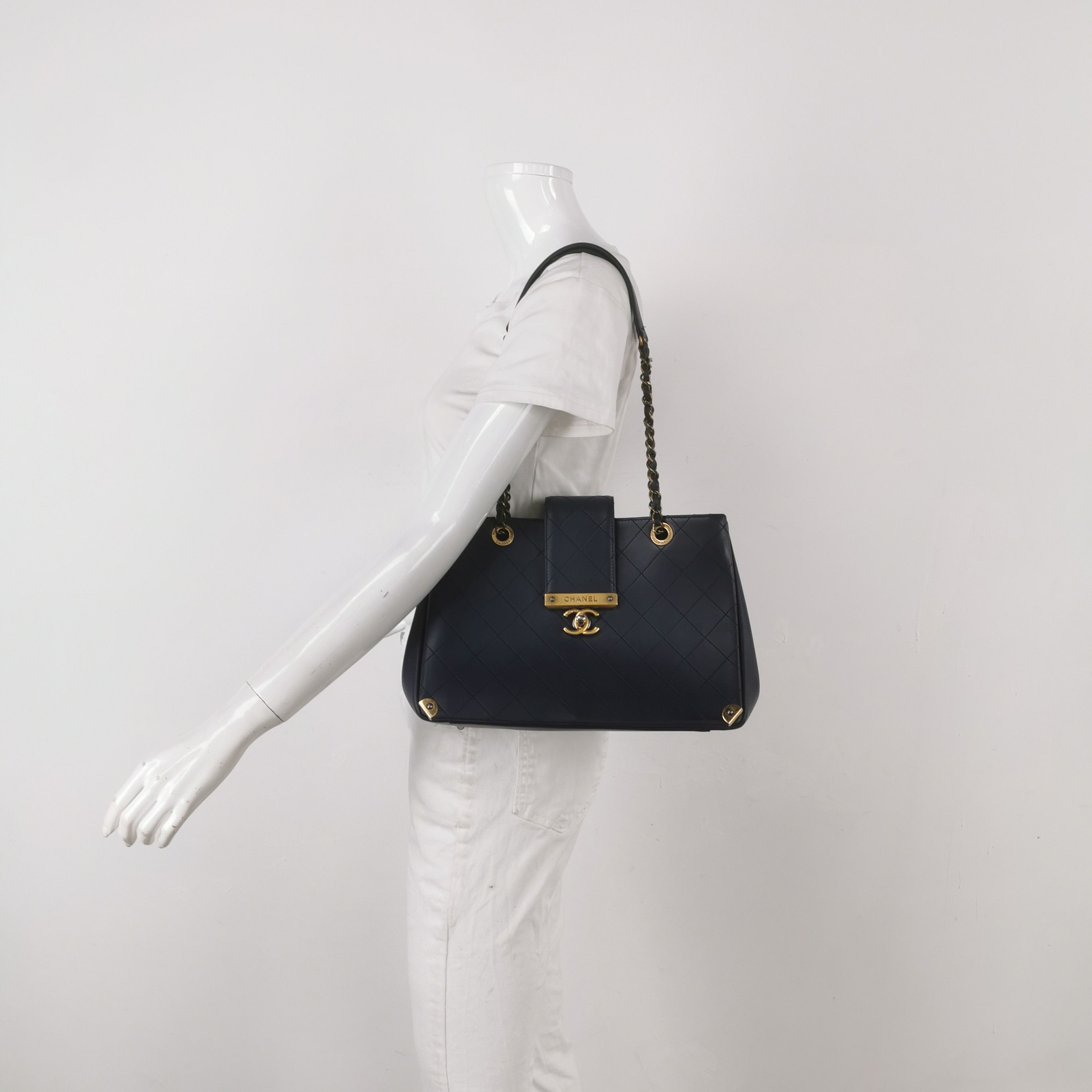 Chanel Chanel Women os Shoulder Bags Size ONE SIZE - 2 Thumbnail
