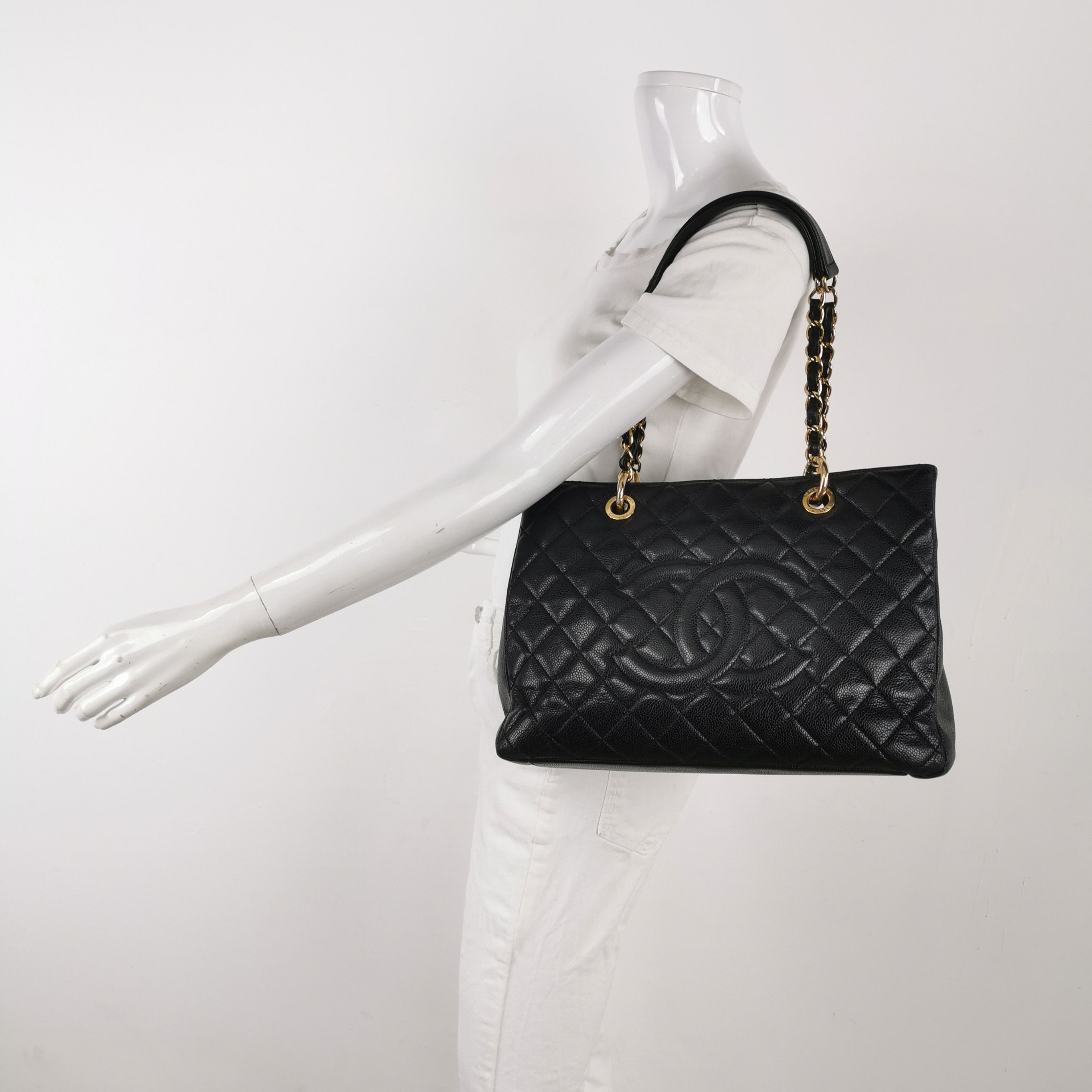 Chanel Chanel Women os Shoulder Bags Size ONE SIZE - 2 Thumbnail