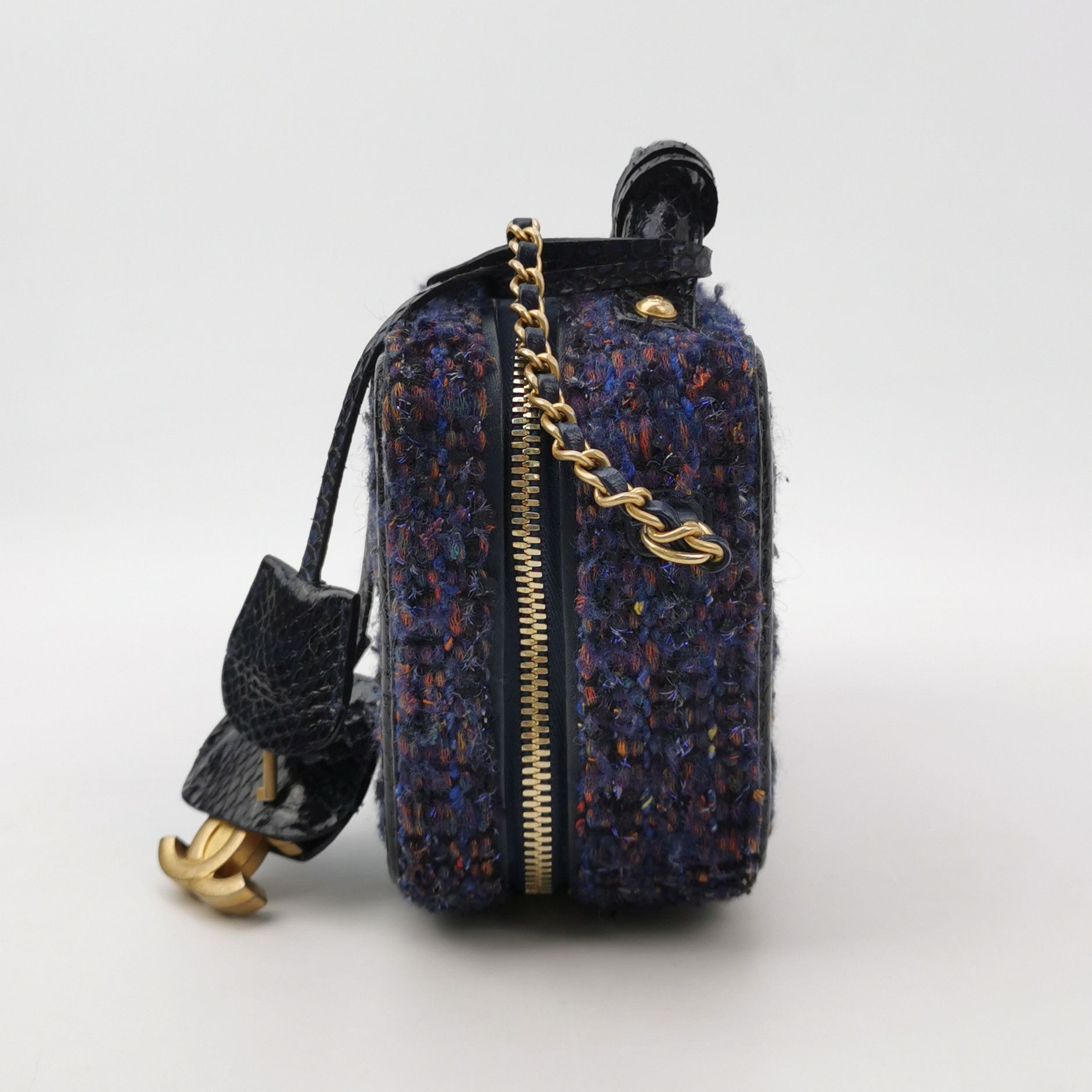 Chanel Chanel Women os Crossbody Bags Size ONE SIZE - 3 Thumbnail