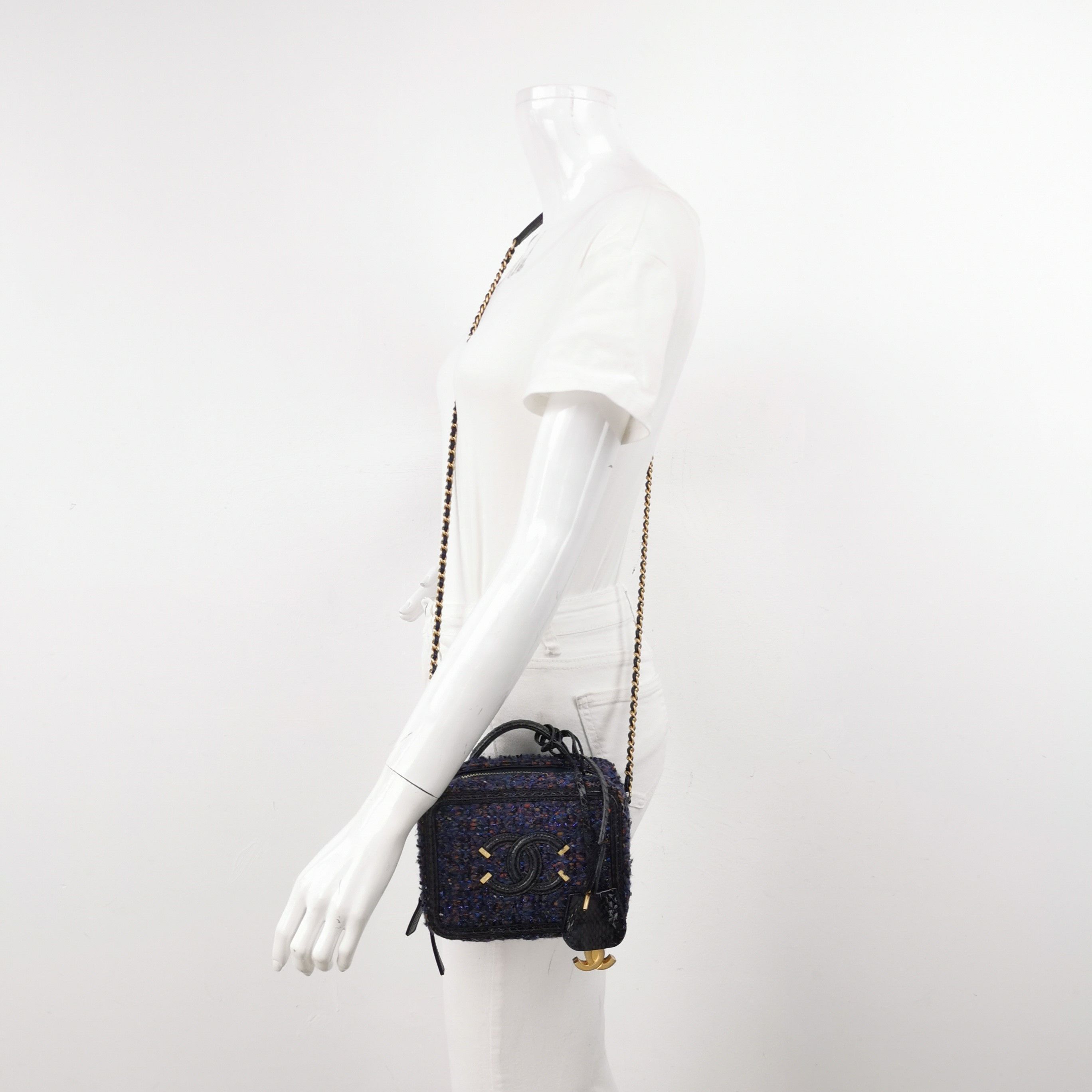 Chanel Chanel Women os Crossbody Bags Size ONE SIZE - 2 Thumbnail