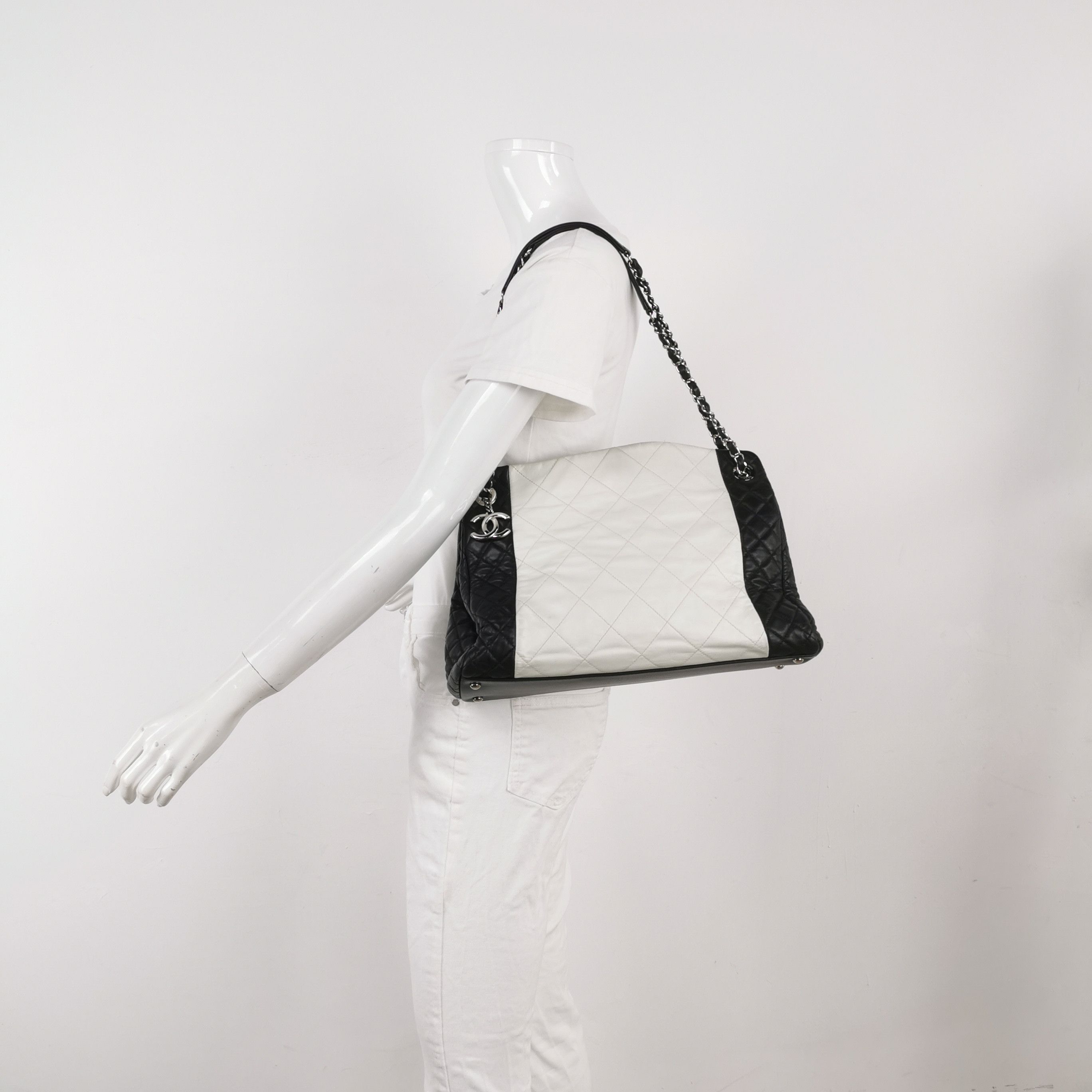 Chanel Chanel Women os Shoulder Bags Size ONE SIZE - 2 Thumbnail