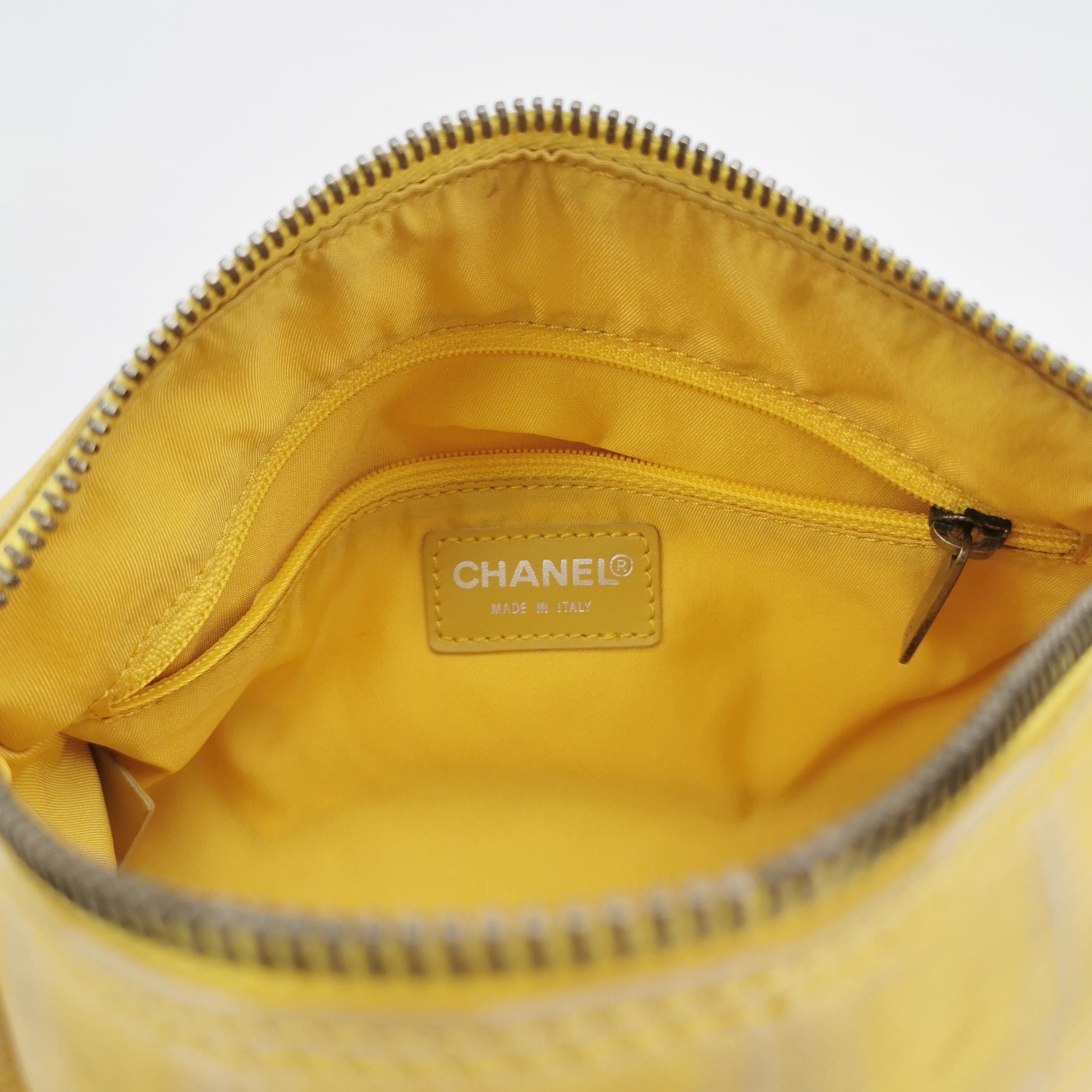 Chanel Chanel Women os Shoulder Bags Size ONE SIZE - 8 Thumbnail