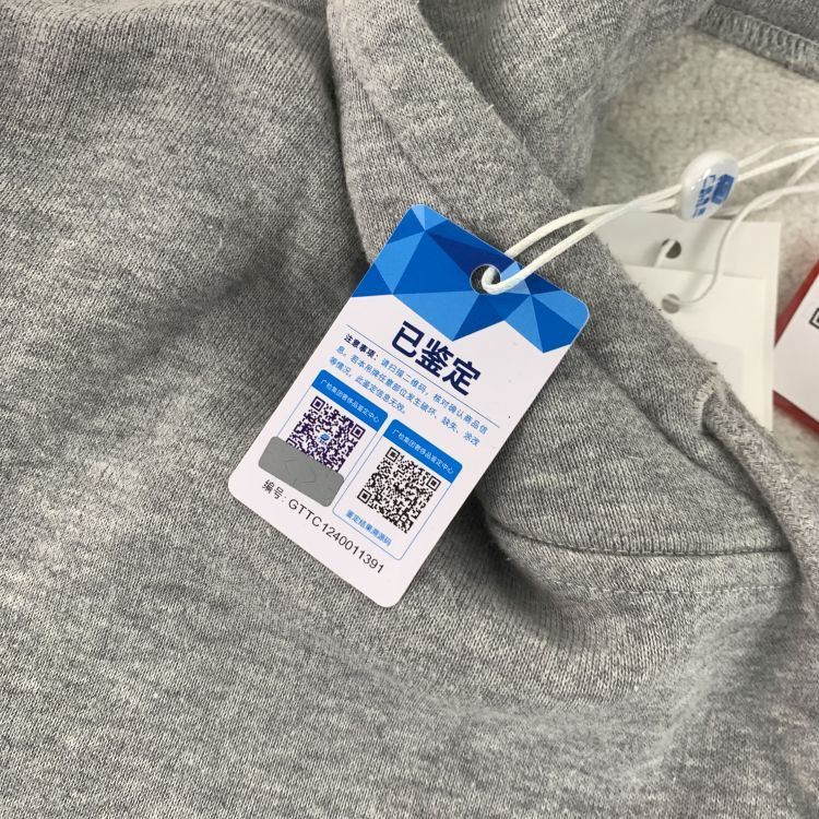 Louis Vuitton Louis Vuitton Spray Paint Logo Hoodie Size L Size US L / EU 52-54 / 3 - 10 Thumbnail