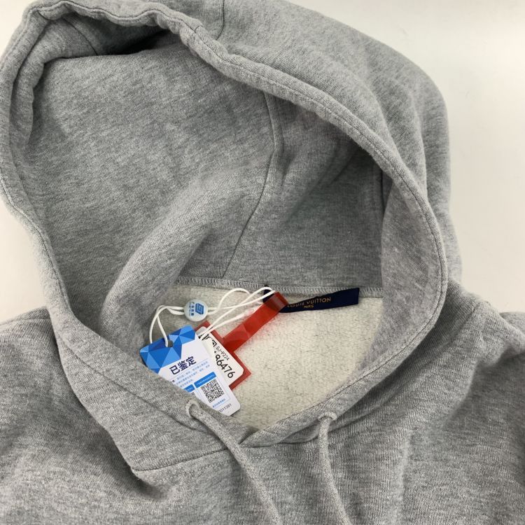 Louis Vuitton Louis Vuitton Spray Paint Logo Hoodie Size L Size US L / EU 52-54 / 3 - 9 Thumbnail