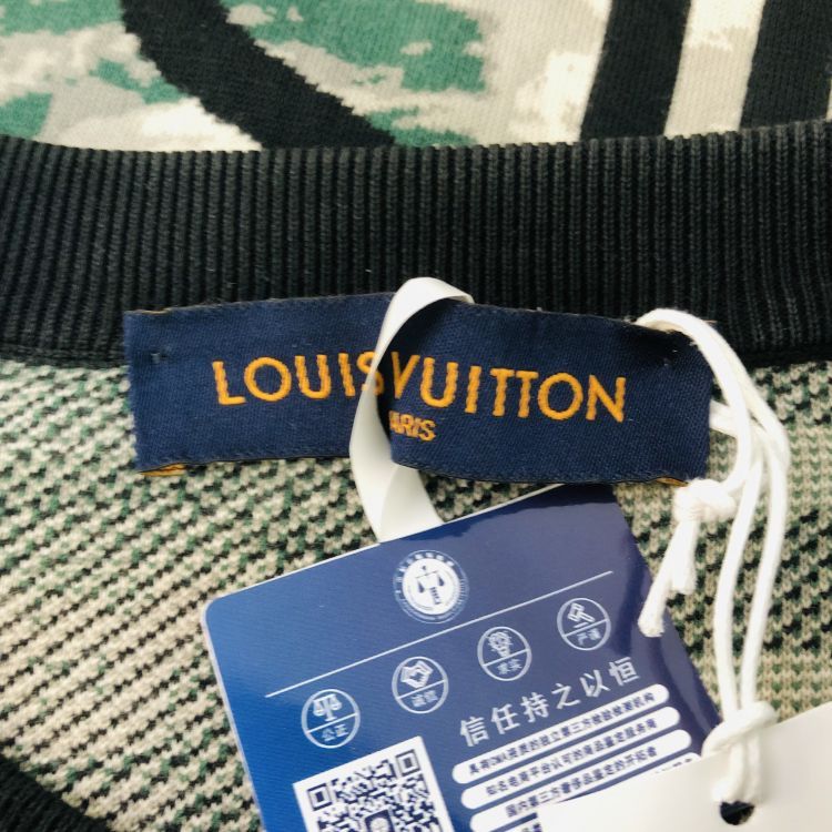 Louis Vuitton Louis Vuitton Logo Pattern Sweatshirt Size M Size US M / EU 48-50 / 2 - 3 Thumbnail