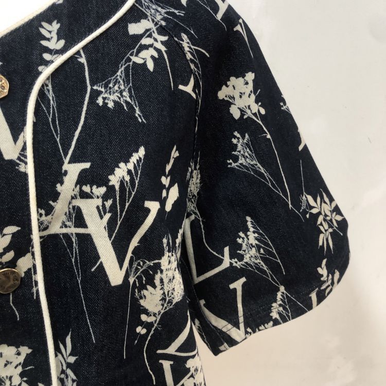 Louis Vuitton Louis Vuitton Floral Denim Shirt Size S Size US S / EU 44-46 / 1 - 8 Thumbnail