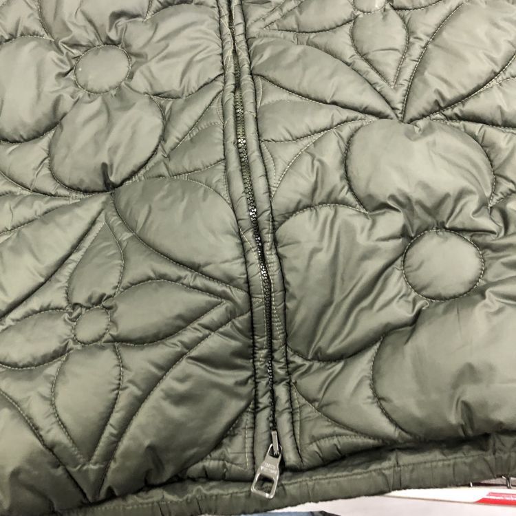Louis Vuitton Louis Vuitton Monogram Quilted Vest Size 48 Size US M / EU 48-50 / 2 - 7 Thumbnail