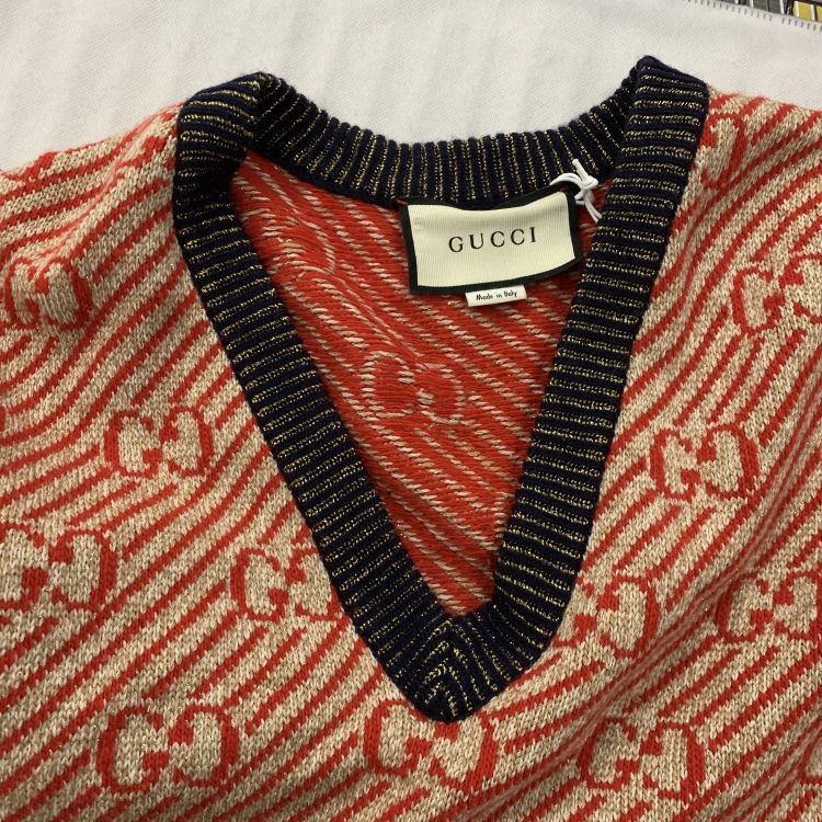 Gucci Gucci GG Logo V-Neck Sweater Size M Size US M / EU 48-50 / 2 - 7 Thumbnail