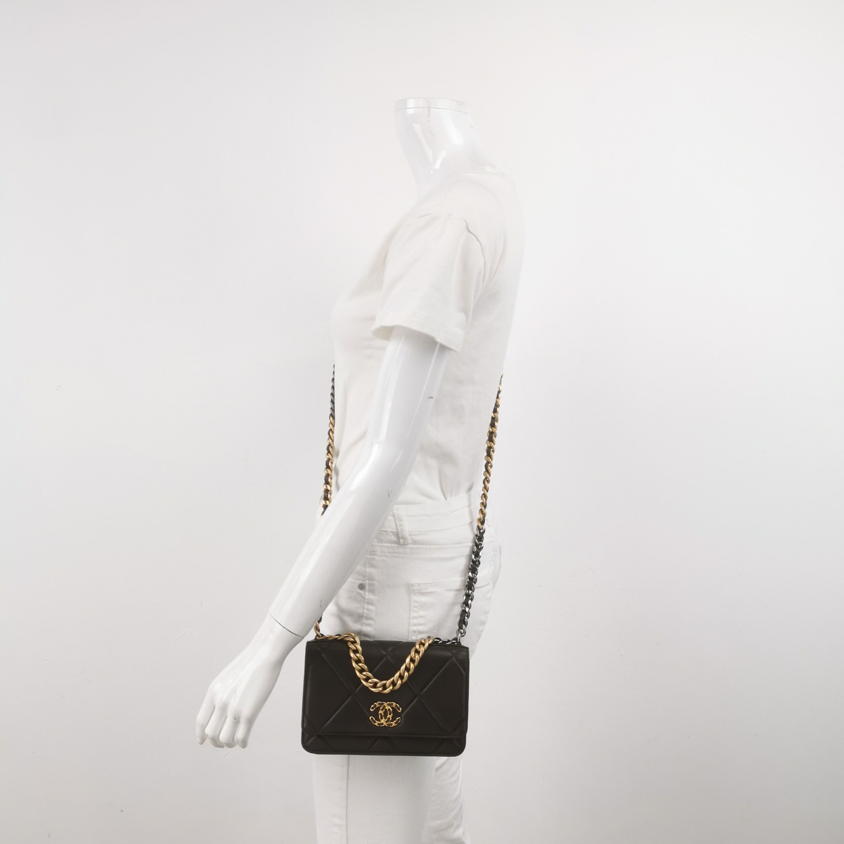 Chanel Chanel Women os Crossbody Bags Size ONE SIZE - 2 Thumbnail