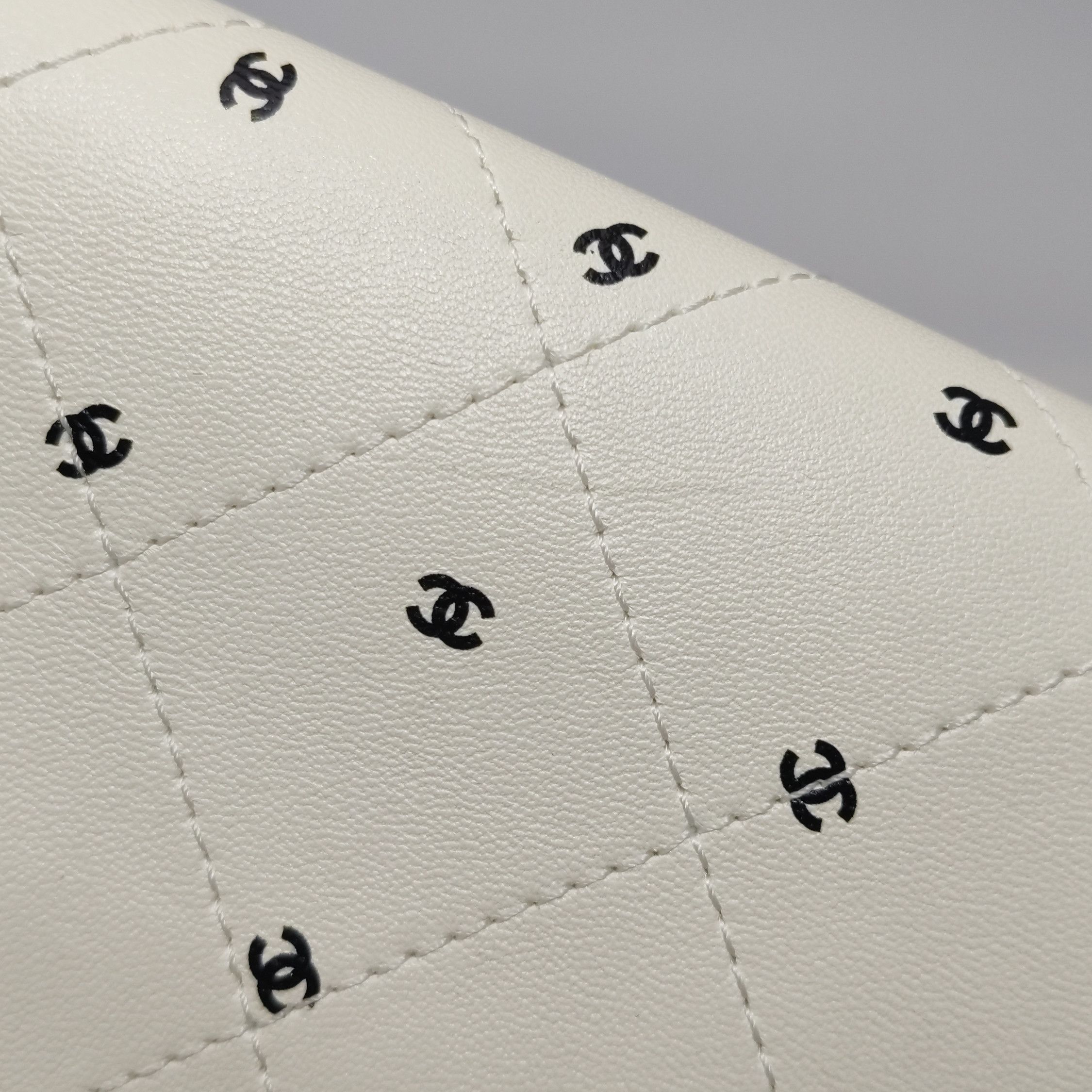 Chanel Chanel Women os Crossbody Bags Size ONE SIZE - 17 Thumbnail