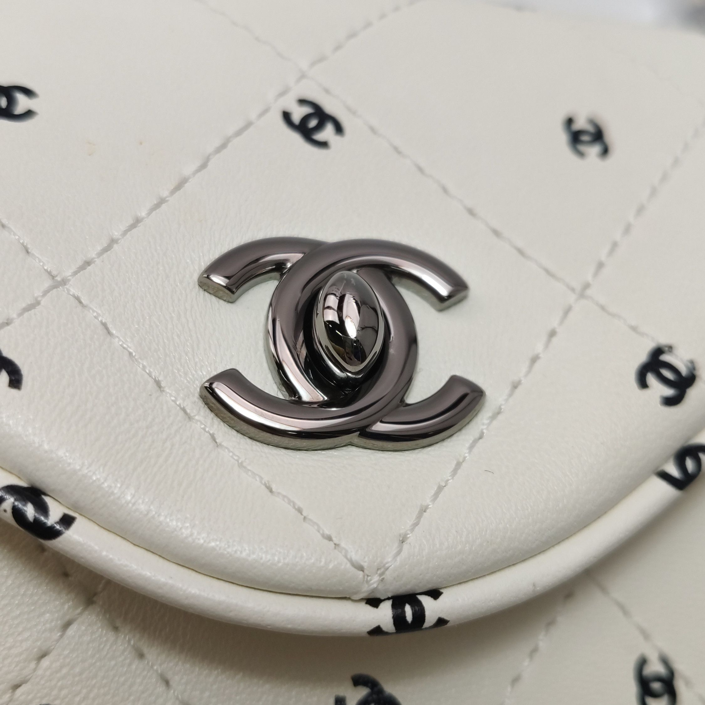 Chanel Chanel Women os Crossbody Bags Size ONE SIZE - 11 Thumbnail