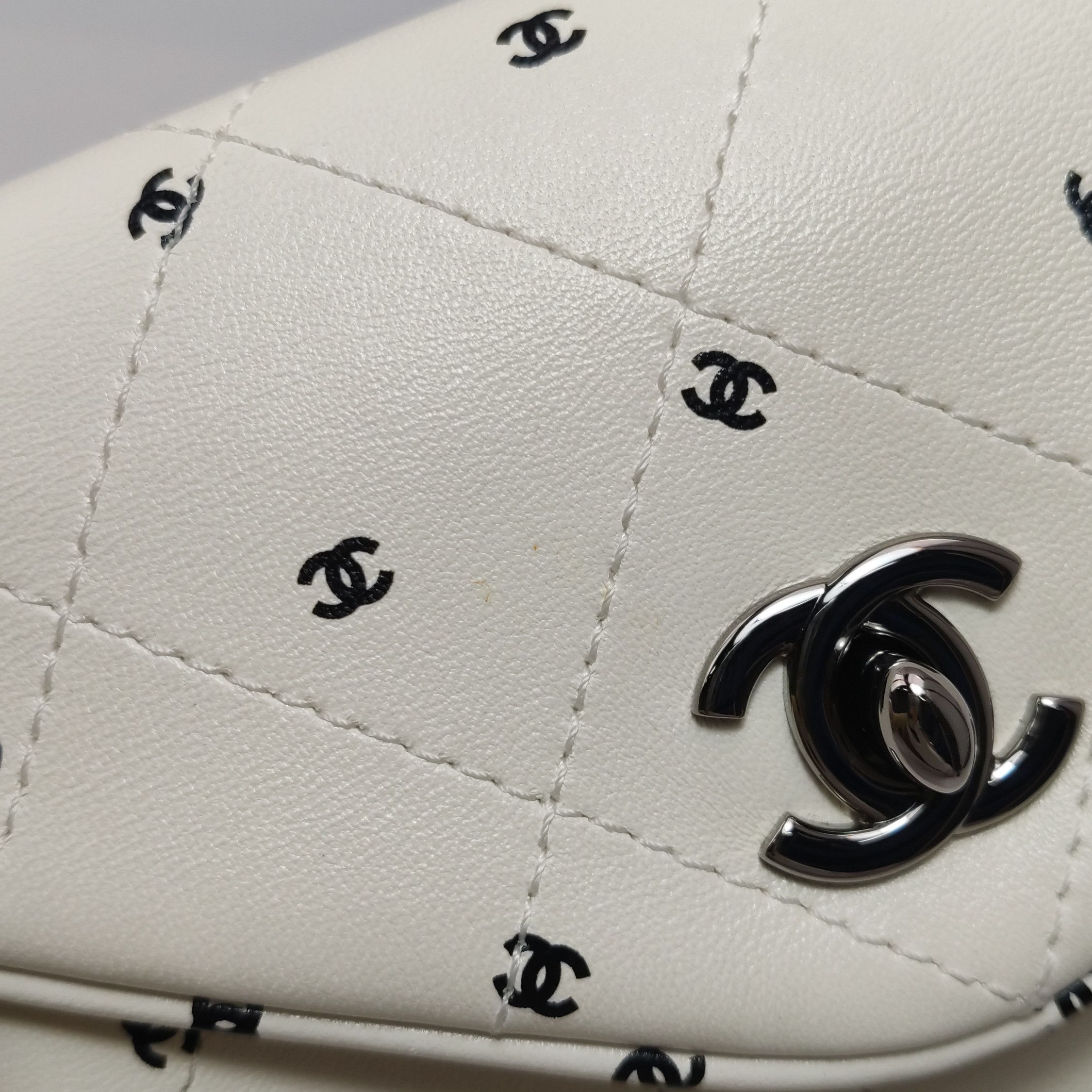 Chanel Chanel Women os Crossbody Bags Size ONE SIZE - 18 Thumbnail