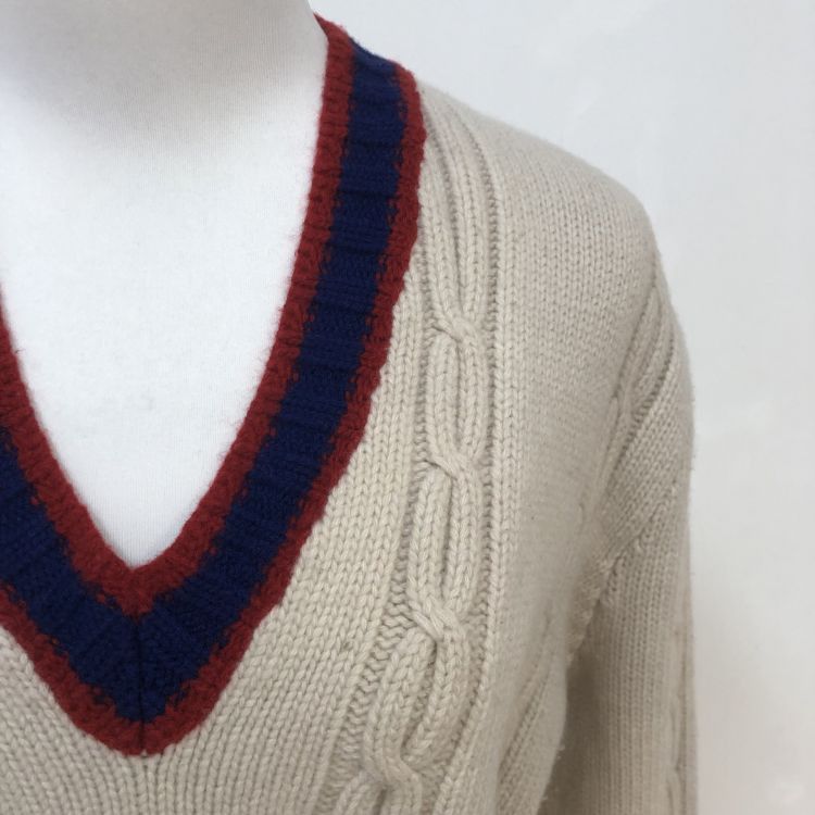 Gucci Gucci Cable Knit V-Neck Sweater Size L Size US L / EU 52-54 / 3 - 6 Thumbnail