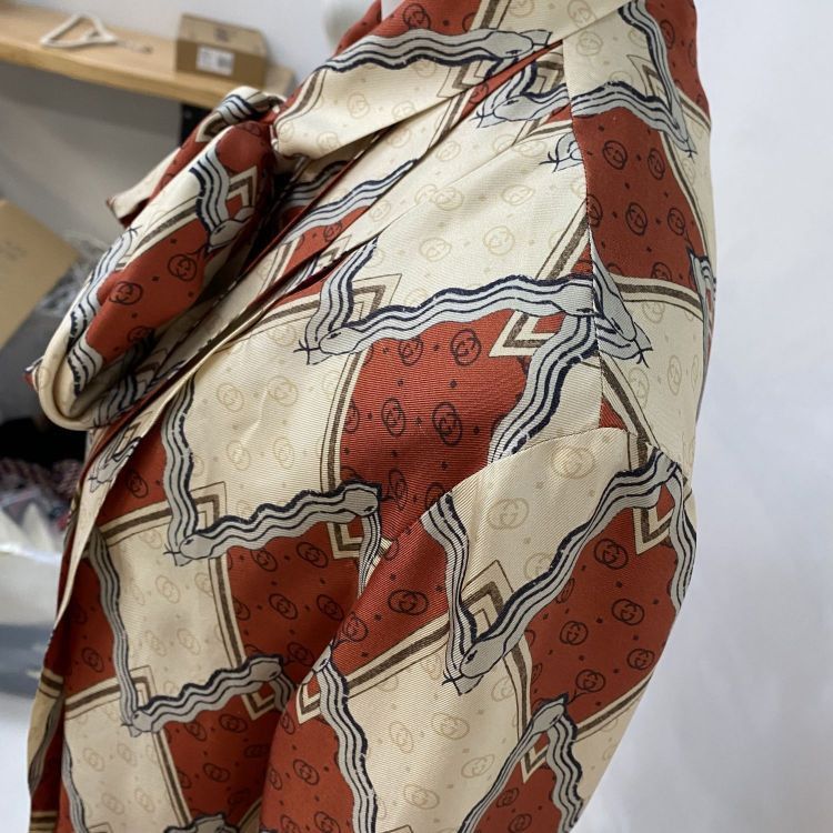 Gucci Gucci Silk Patterned Pussy Bow Blouse Size 42 Size M / US 6-8 / IT 42-44 - 7 Thumbnail