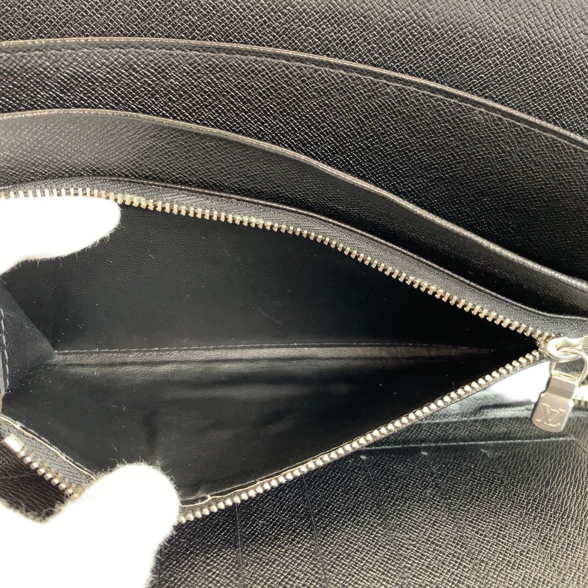 Louis Vuitton Louis Vuitton Louis Vuitton Taiga Long Wallet Leather Long Wallet M30652 DUTY FREE for USA Size ONE SIZE - 6 Thumbnail