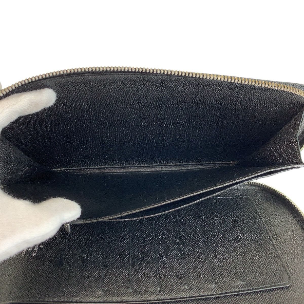 Louis Vuitton Louis Vuitton Louis Vuitton Taiga Long Wallet Leather Long Wallet M30652 DUTY FREE for USA Size ONE SIZE - 5 Thumbnail