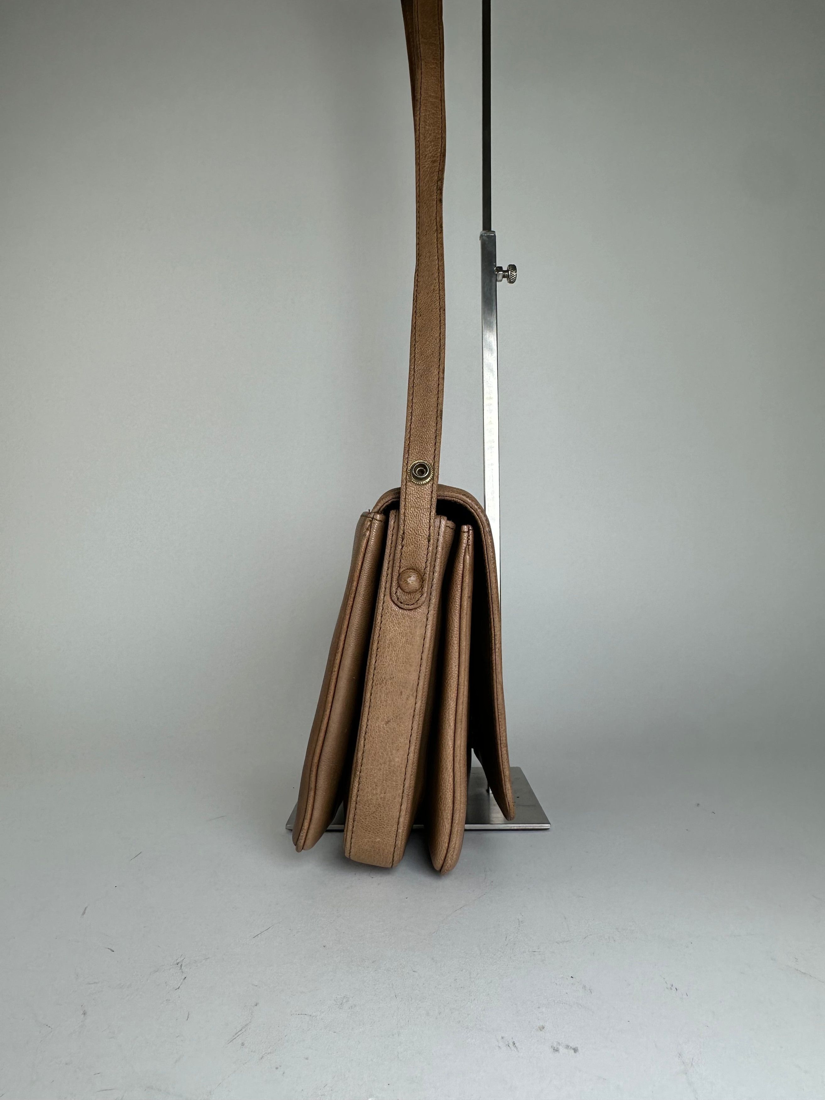 Givenchy Vintage 4G Logo Grained Leather Crossbody Bag Tan Size ONE SIZE - 7 Thumbnail