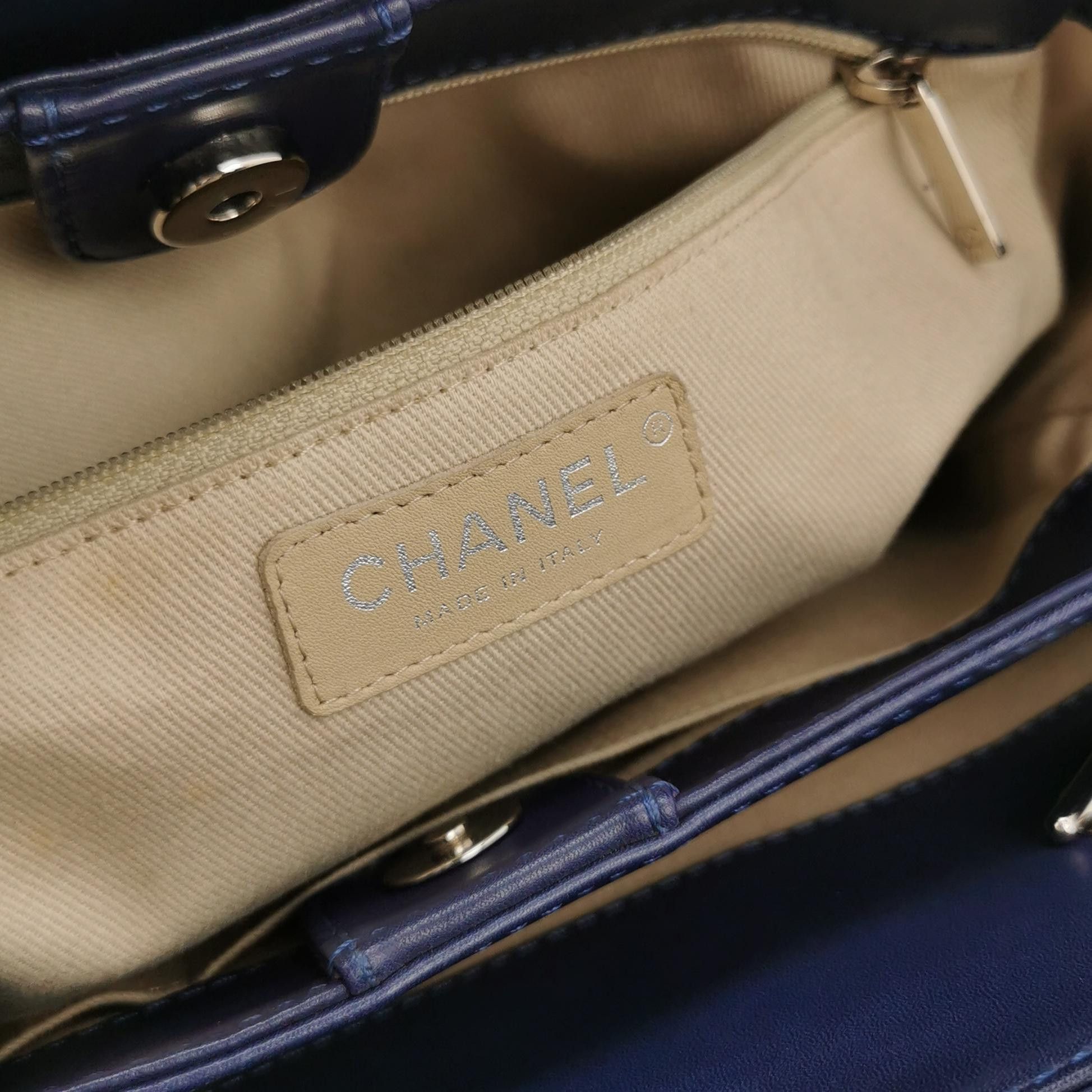 Chanel Chanel Women os Shoulder Bags Size ONE SIZE - 8 Thumbnail