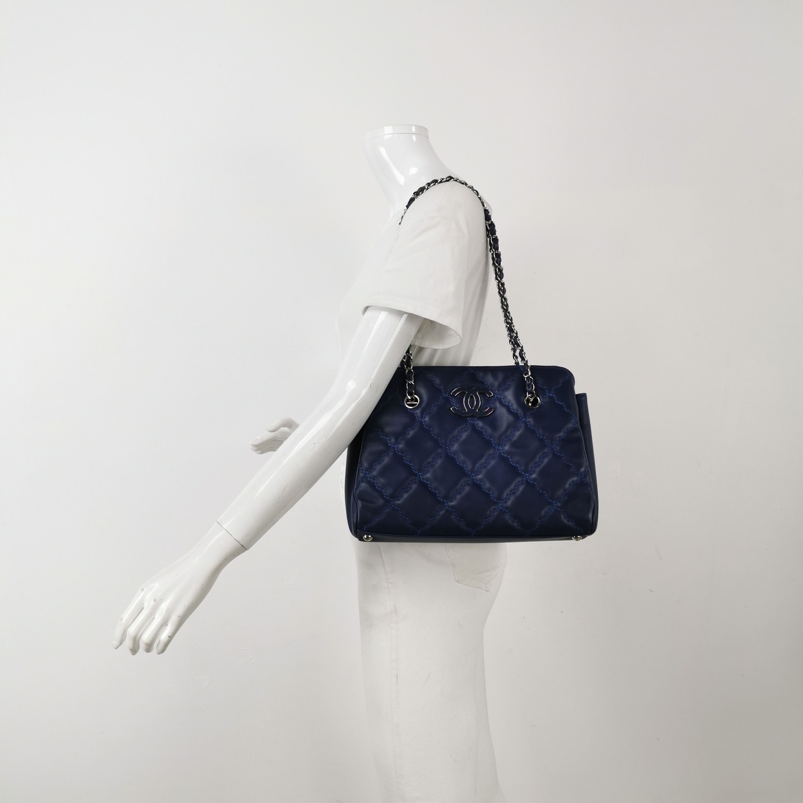 Chanel Chanel Women os Shoulder Bags Size ONE SIZE - 2 Thumbnail