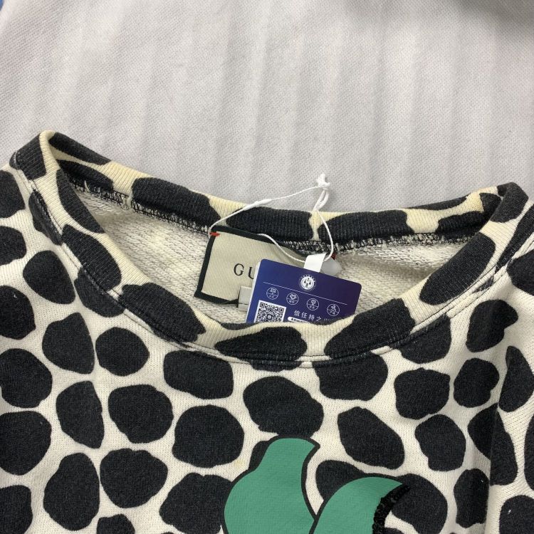Gucci Gucci Strawberry Dot Sweatshirt Size S Size US S / EU 44-46 / 1 - 10 Thumbnail