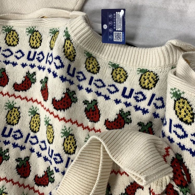 Gucci Gucci Fruit Pattern Knit Sweater Size L Size US L / EU 52-54 / 3 - 7 Thumbnail