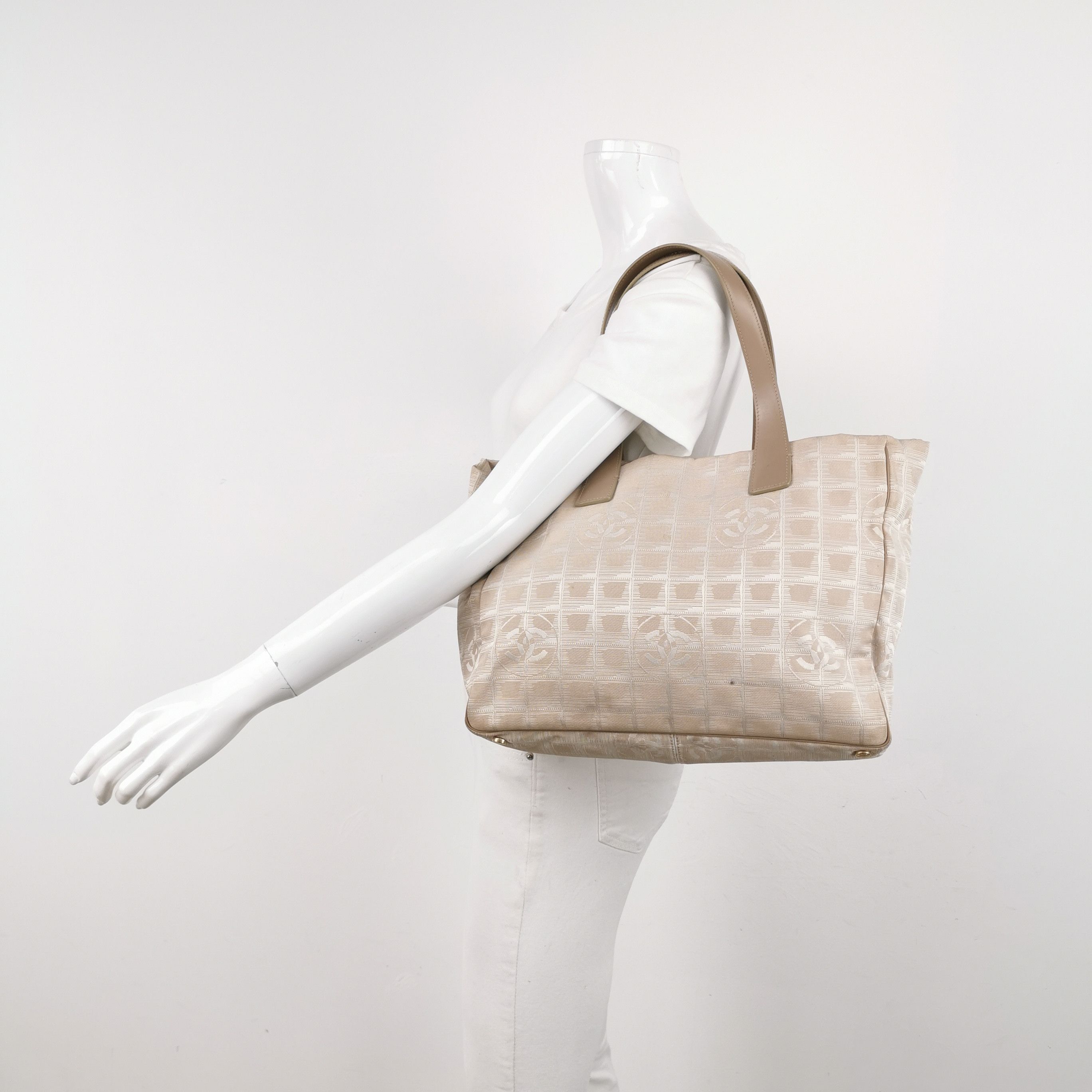 Chanel Chanel Women os Shoulder Bags Size ONE SIZE - 2 Thumbnail