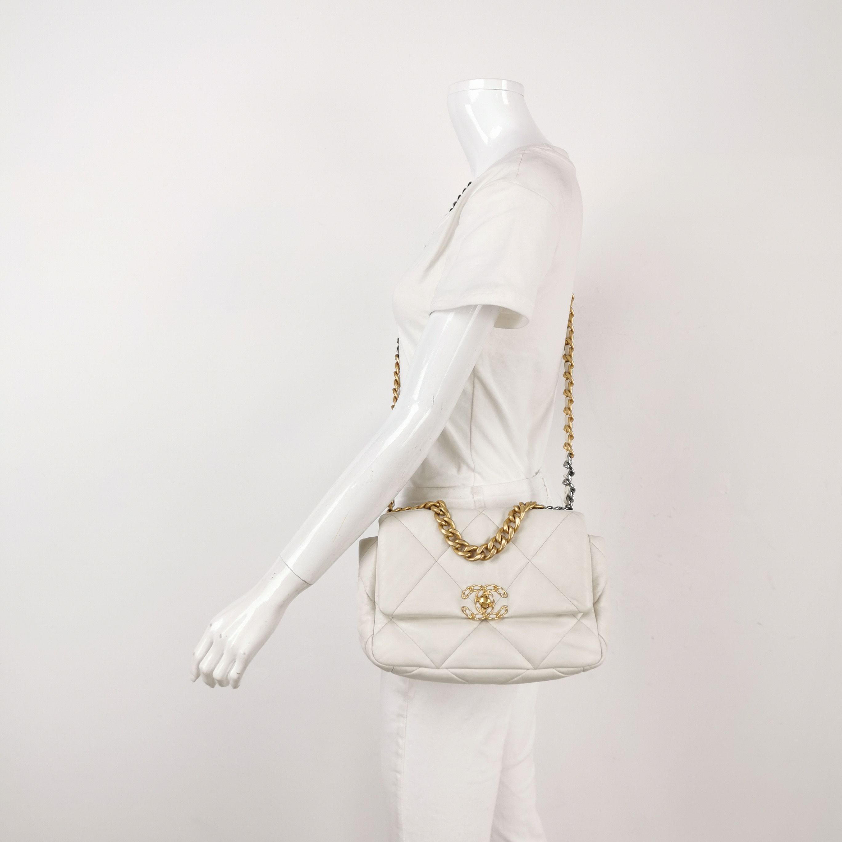 Chanel Chanel Women os Shoulder Bags Size ONE SIZE - 2 Thumbnail
