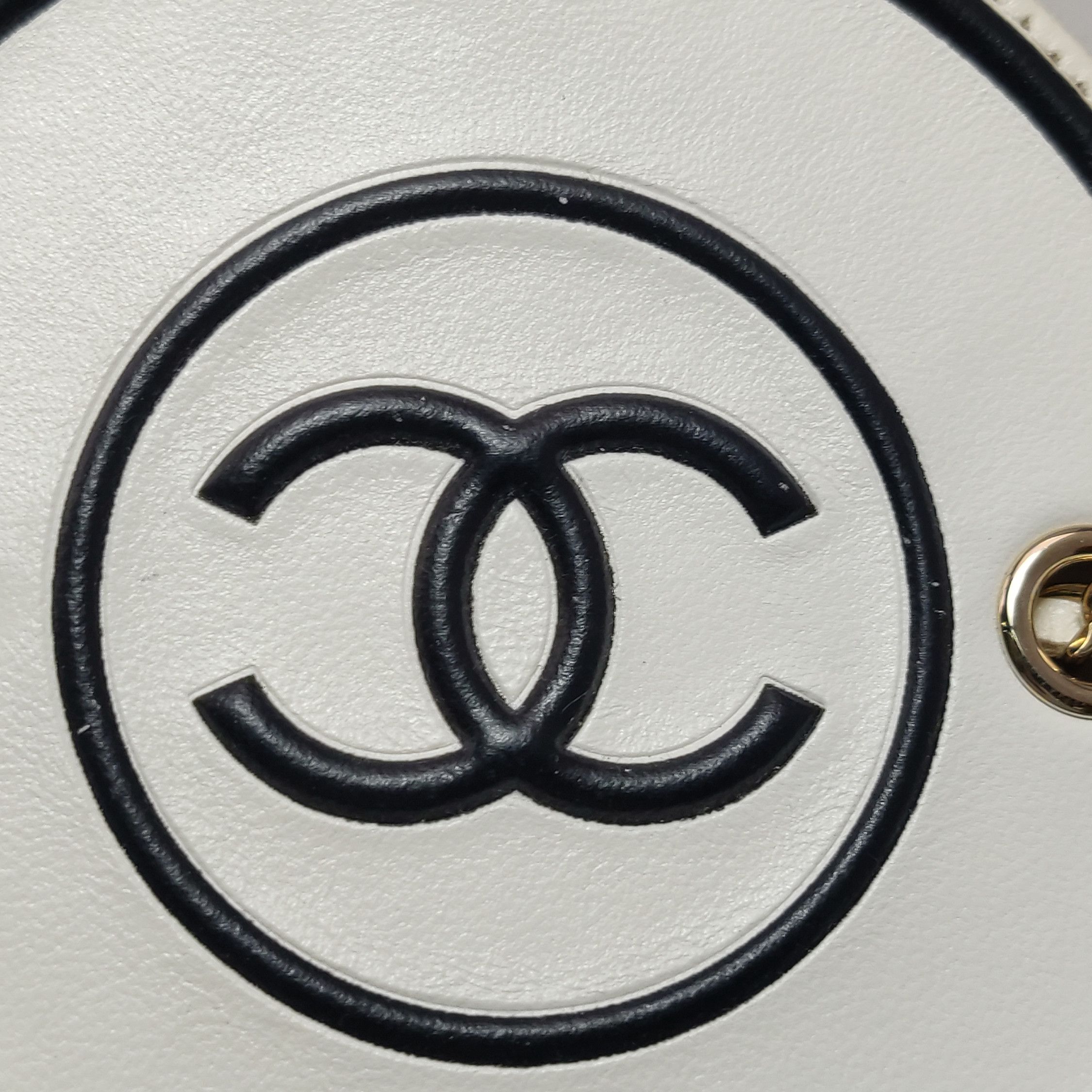 Chanel Chanel Women os Crossbody Bags Size ONE SIZE - 15 Thumbnail