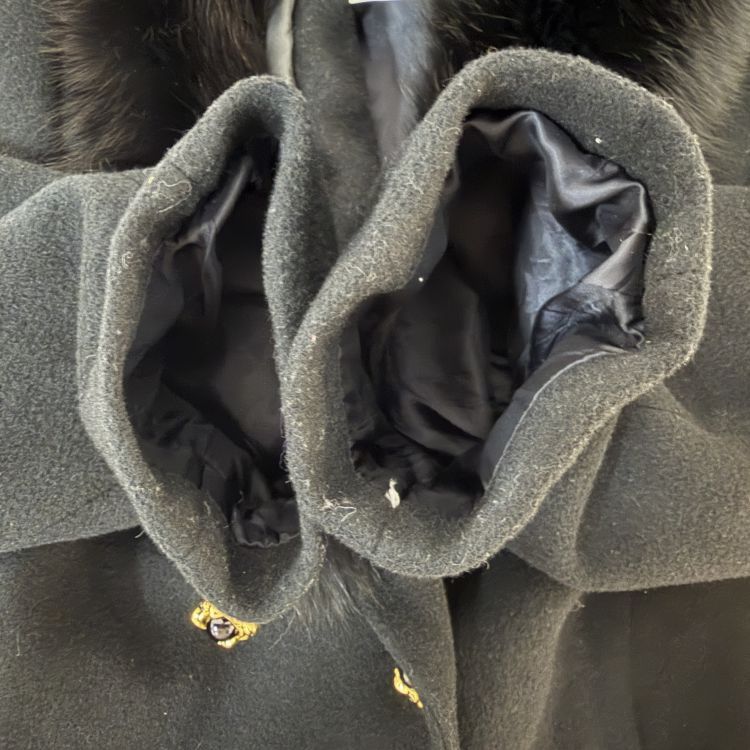 Yves Saint Laurent Yves Saint Laurent Fur Collar Wool Coat Size M Size M / US 6-8 / IT 42-44 - 10 Thumbnail