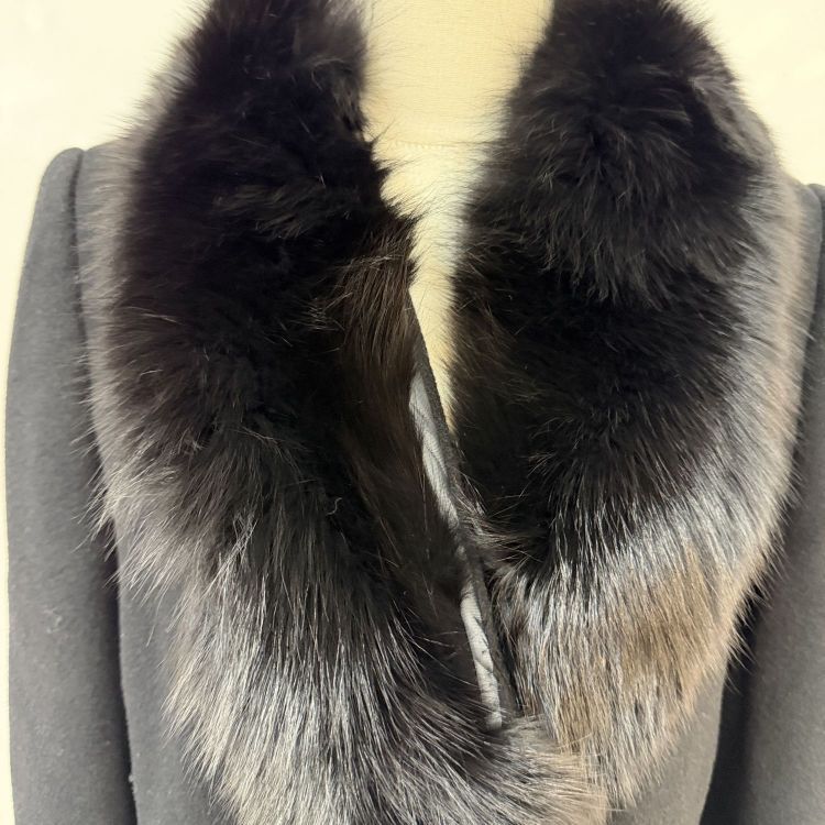 Yves Saint Laurent Yves Saint Laurent Fur Collar Wool Coat Size M Size M / US 6-8 / IT 42-44 - 5 Thumbnail