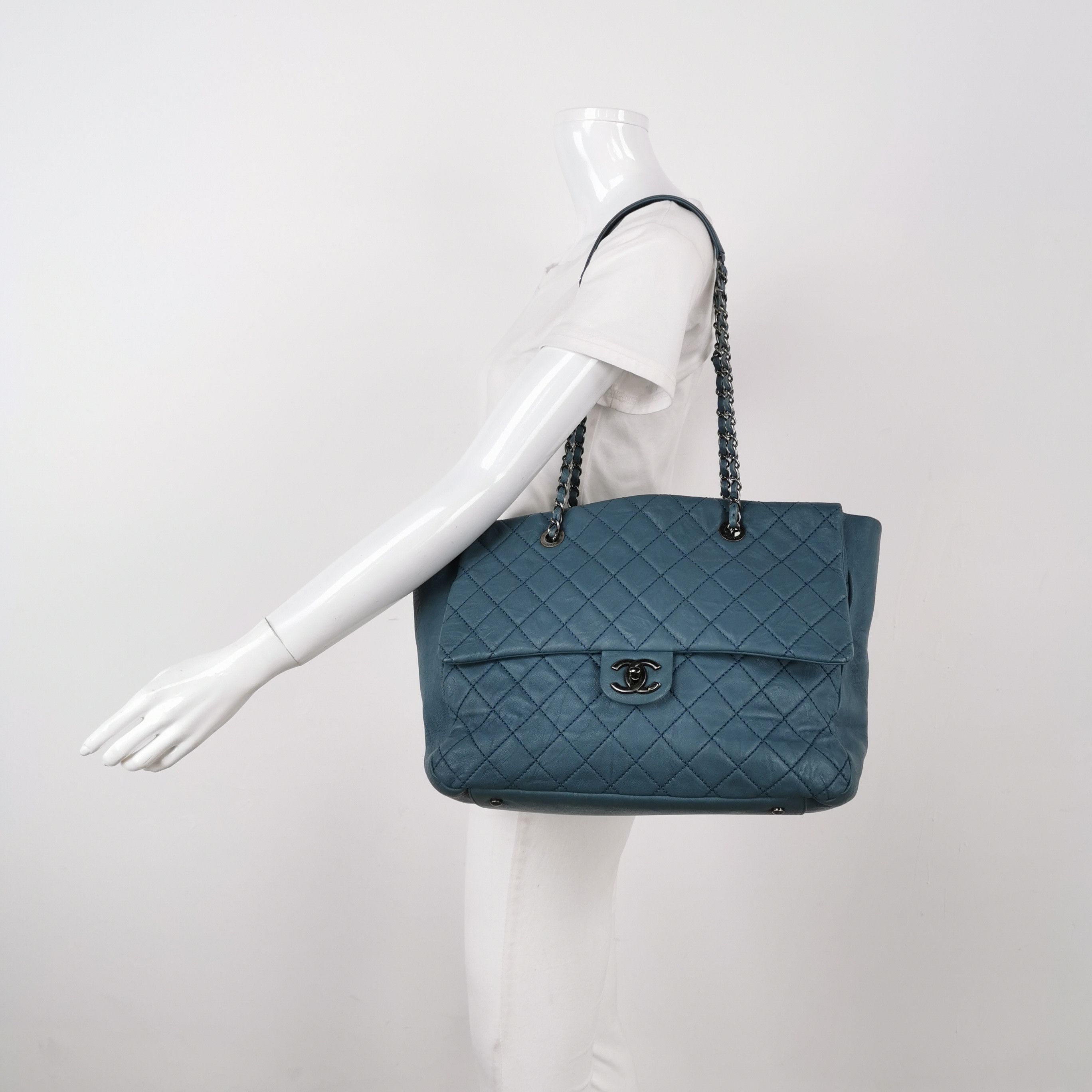 Chanel Chanel Women os Shoulder Bags Size ONE SIZE - 2 Thumbnail