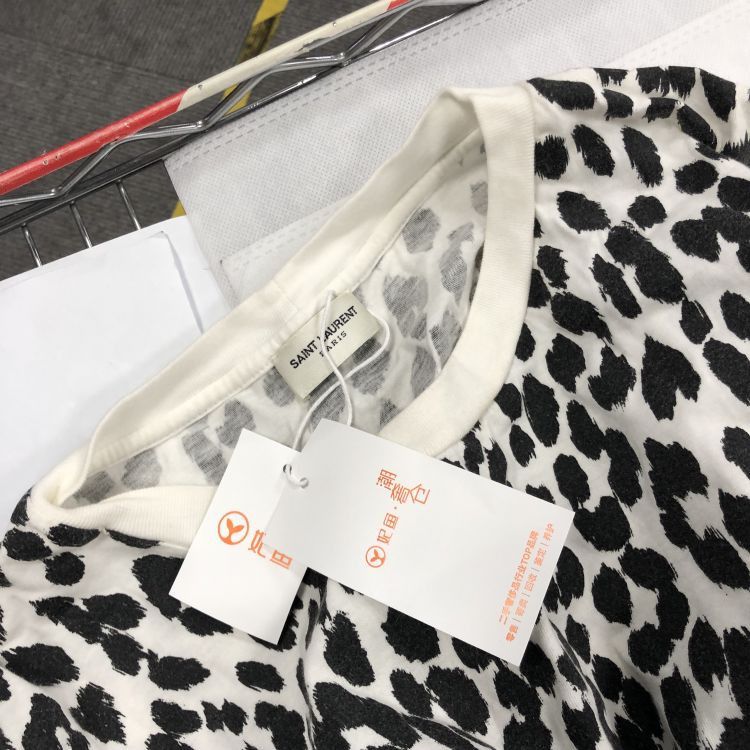Saint Laurent Paris Saint Laurent Leopard Print T-Shirt Size M Size US M / EU 48-50 / 2 - 6 Thumbnail