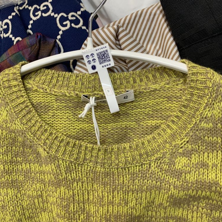 Prada Prada Cashmere Sweater with Leather Elbow Patches Size 42 Size M / US 6-8 / IT 42-44 - 5 Thumbnail