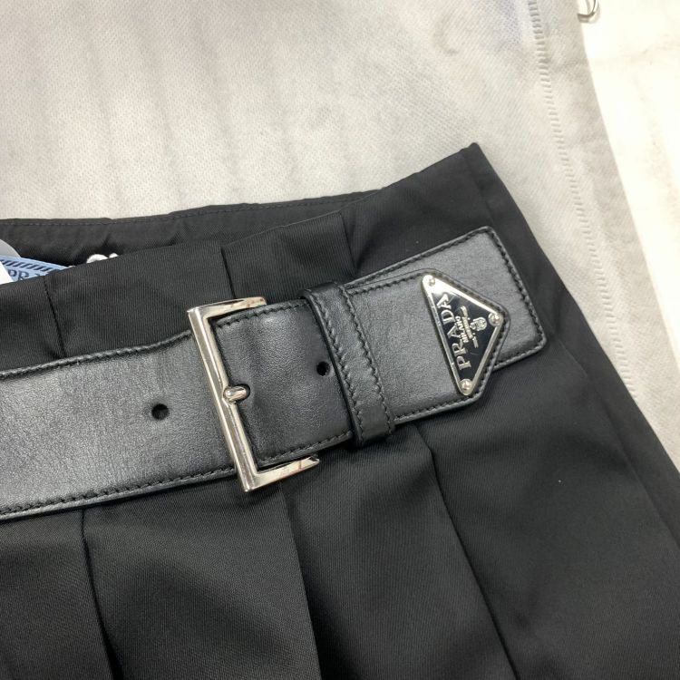 Prada Prada Re-Nylon Pleated Mini Skirt Size 36 Size 25" / US 0 / IT 36 - 6 Thumbnail