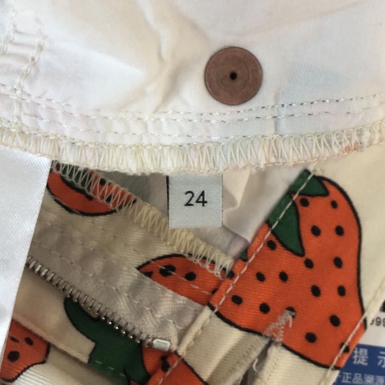 Gucci Gucci Strawberry Print Pants Size 24 Size 24" / US 00 / IT 34 - 4 Thumbnail